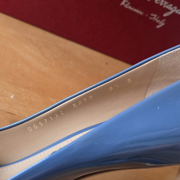 Salvatore Ferragamo Logo Blue Patent Leather Open Toe Vara Shoes 8.5/ 39.5 - Picture 14 of 16